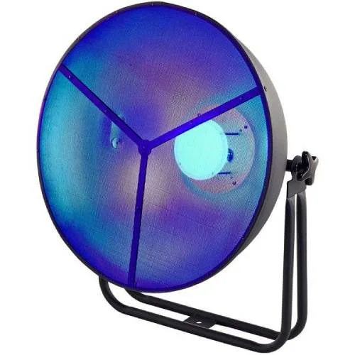 Stairville LED Vintage Bowl 50 RGBA – tai profesionalus LED apšvietimo prietaisas, sukurtas siekiant suteikti šiltą retro stilių bet kokiai šventei ar renginiui. Su savo unikaliu dizainu ir galingomis apšvietimo funkcijomis, jis yra puikus pasirinkimas norint pabrėžti erdvės estetiką ir sukurti įspūdingą atmosferą. Šis apšvietimo įrenginys su 50 W LED šviesos diodais ir RGBA spalvų sistema leidžia lengvai keisti apšvietimo spalvas ir intensyvumą pagal jūsų poreikius. Įrenginys pasižymi paprastu valdymu ir gali būti naudojamas tiek profesionaliuose renginiuose, tiek mažesnėse šventėse.